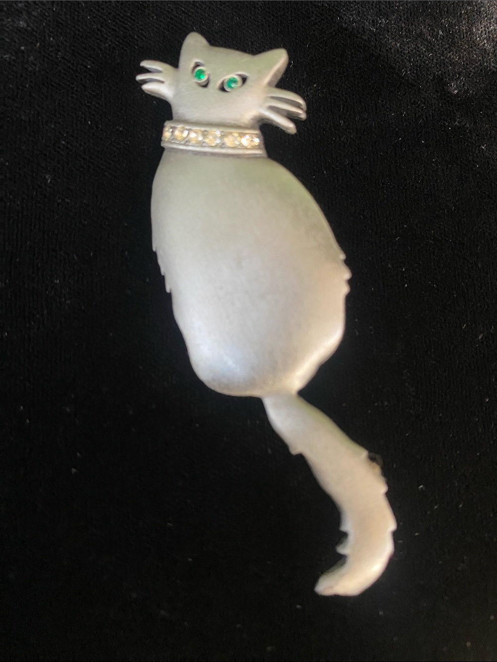JJ Cat Brooch with Green Eyes and Rhinestone Collar